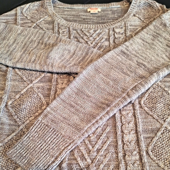 Mossimo - Woman Pull Over Sweater Size Medium. - Picture 1 of 6